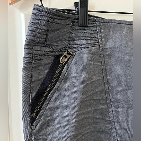Armani Exchange Charcoal Distressed Mini Skirt Women’s Size 0 - Picture 2 of 14